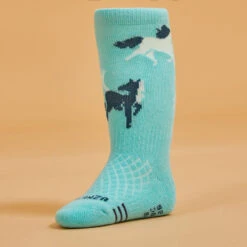 Chaussettes équitation 500 BABY Turquoise Et Vert Avec Motifs -Maître Équestre chaussettes equitation 500 baby turquoise et vert avec motifs 2