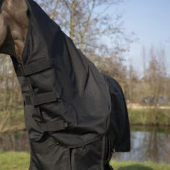 Couvre-cou équitation Imperméable Cheval - Allweather Light Noir -Maître Équestre couvre cou equitation impermeable cheval allweather light noir 3