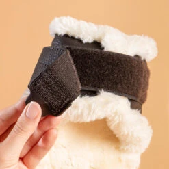 PROTEGE-BOULETS CHEVAL MOUTON SYNTHETIQUE MARRON 580 X2 -Maître Équestre protege boulets cheval mouton synthetique marron 580 x2 2